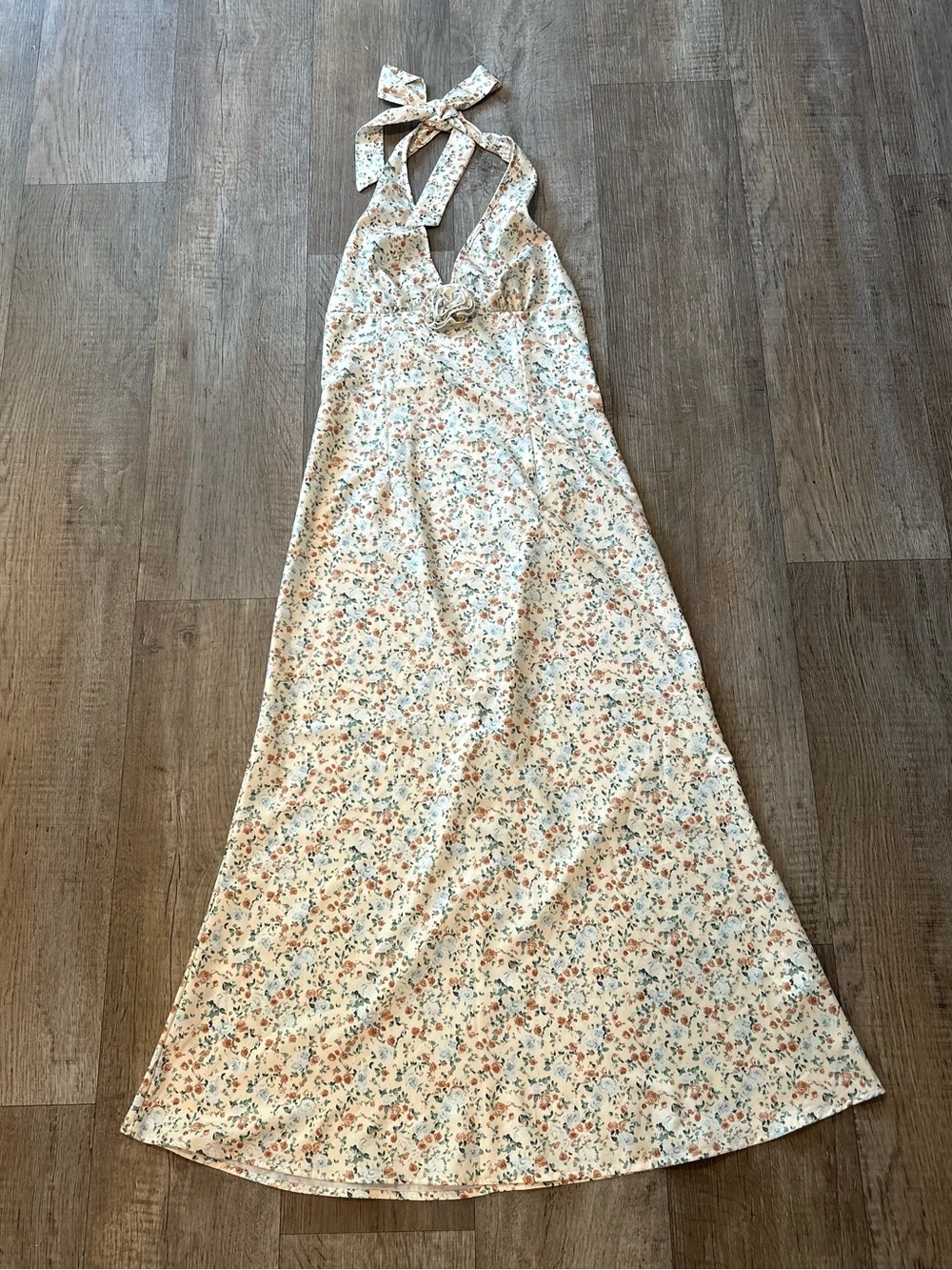 Light Yellow Floral Maxi Dress with a Halter Neck. Size: M